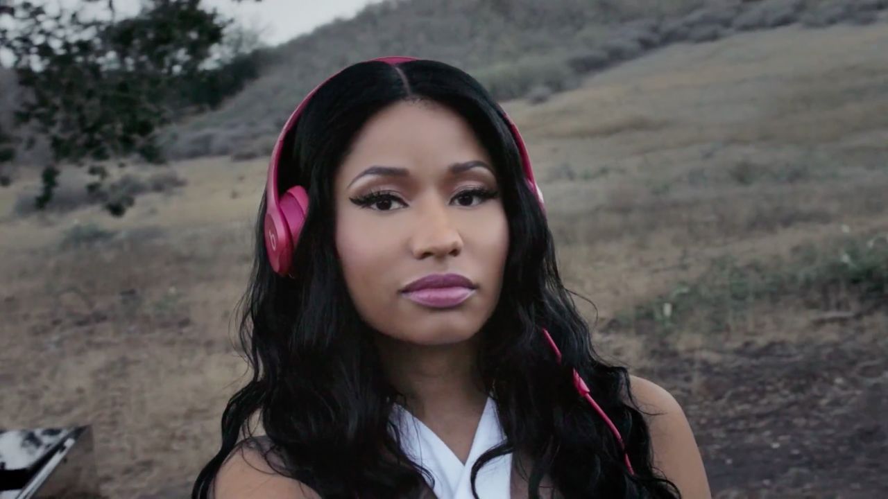 Nicki Minaj - Solo Selfie