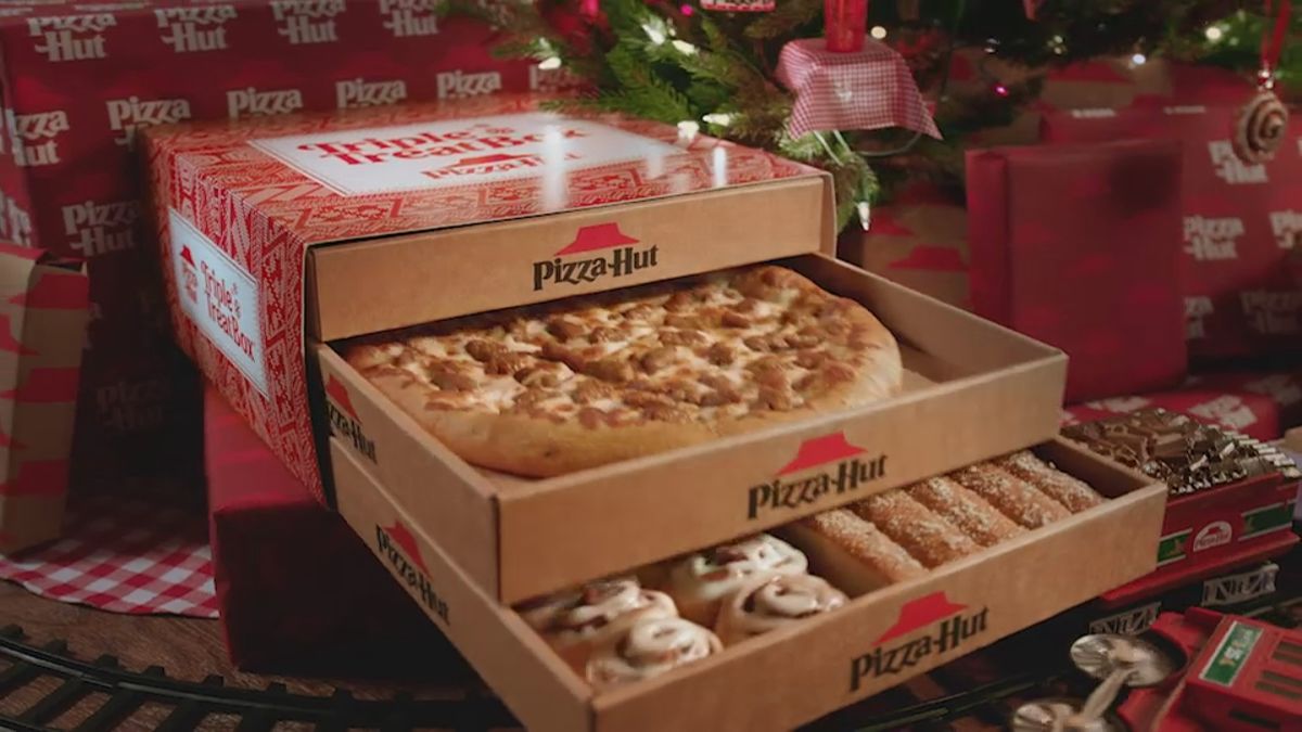 Woodshop Creates A Festive Holiday Spot For Pizza Hut Shots Pizza Hut Open Christmas Day