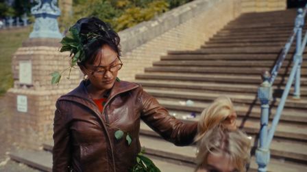 Joy Crookes looses her head